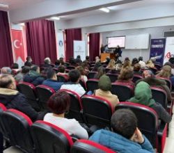 Nazilli Fen Lisesi öğretmeni Cansel Akel, Diyarbakır’a giderek 210 öğretmene Teknofest & TÜBİTAK eğitimi verdi.