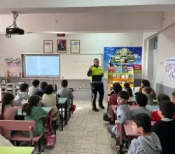 ilkokul öğrencilerine güvenli trafik eğitimi verildi.