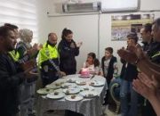 Nazilli’de, polis haftasında, engelli kıza sürpriz doğum günü kutlaması yapıldı.