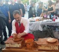 Karacasu’da düzenlenen 37’inci Afrodisias Kültür Sanat ve Tanıtım Festivalinde çömlek yapımı revaçta!..