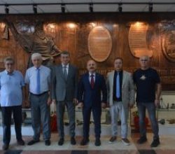 Vali Dr. Osman Varol, Aydın Esnaf ve Sanatkârlar Odaları Birliği (AYESOB)’a ziyarette bulundu.