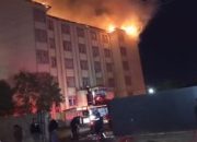 Nazilli’de; Fen Lisesi pansiyon binasında, akşam çıkan yangında, binanın çatısı komple yandı.