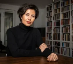 HOLLANDA’DA ‘HER BELEDİYEYE BİR KÜTÜPHANE’ HEDEFİNİN ARKASINDAKİ İSİM: GÜNAY USLU