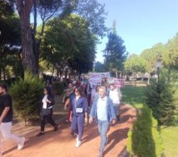 Nazilli’de 3-4 Ekim Dünya Yürüyüş Günü etkinlikleri kapsamında Nazilli Sümer Parkta ‘Doğru Beslen, Hareket Et, Yaşadığını Fark Et’ temalı farkındalık yürüyüş etkinliği gerçekleştirildi.